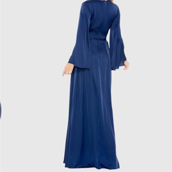 NWT | Mac Duggal Blue Charmeuse Soft Tie Keyhole Bell Sleeve Gown Size 6 - Picture 4 of 14